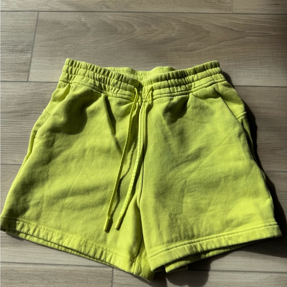 Lululemon shorts women’s size 6